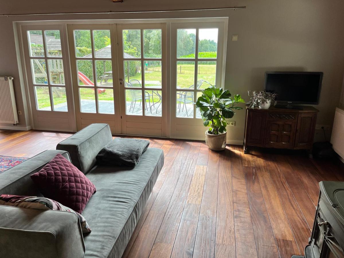 Guesthouse Oeyenbos Knegsel ภายนอก รูปภาพ